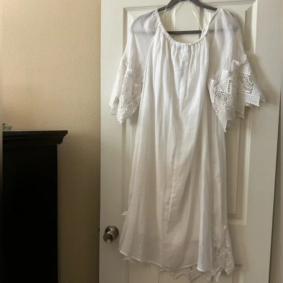 White Gauze Dress With Lace Accents by - Mlle Gabrielle - Picture 4 of 5